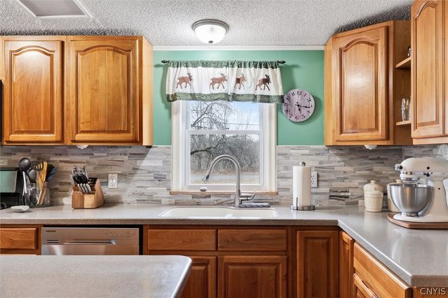 75 Ridge Road, Granby, NY 13126