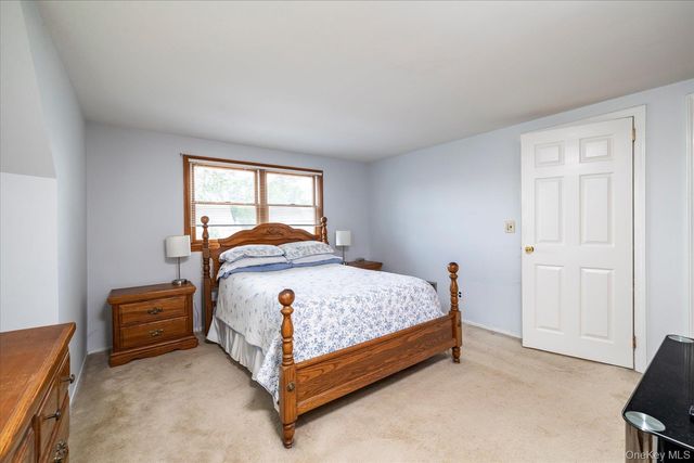87 Woods Avenue, Malverne, NY 11565