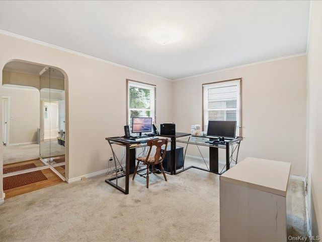 87 Woods Avenue, Malverne, NY 11565
