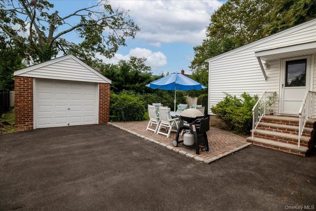 87 Woods Avenue, Malverne, NY 11565