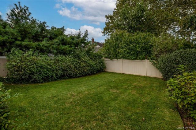 87 Woods Avenue, Malverne, NY 11565