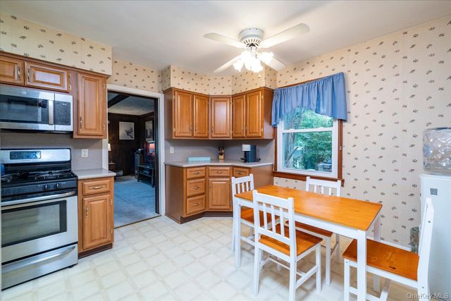 87 Woods Avenue, Malverne, NY 11565