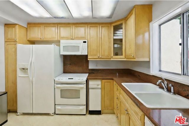1131 Alta Loma Road 602, West Hollywood, CA 90069