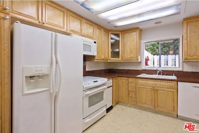 1131 Alta Loma Road 602, West Hollywood, CA 90069