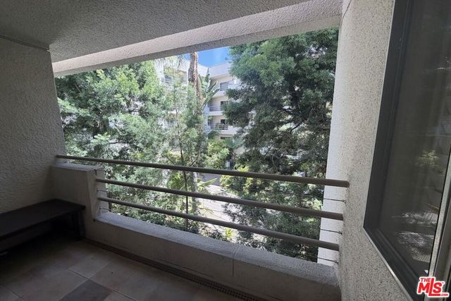 1131 Alta Loma Road 602, West Hollywood, CA 90069