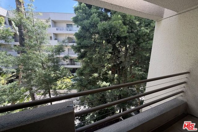 1131 Alta Loma Road 602, West Hollywood, CA 90069