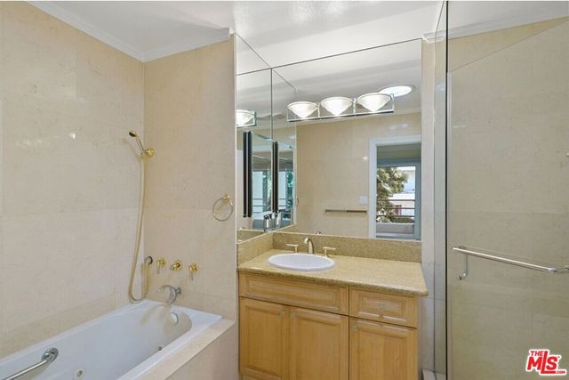 1131 Alta Loma Road 602, West Hollywood, CA 90069