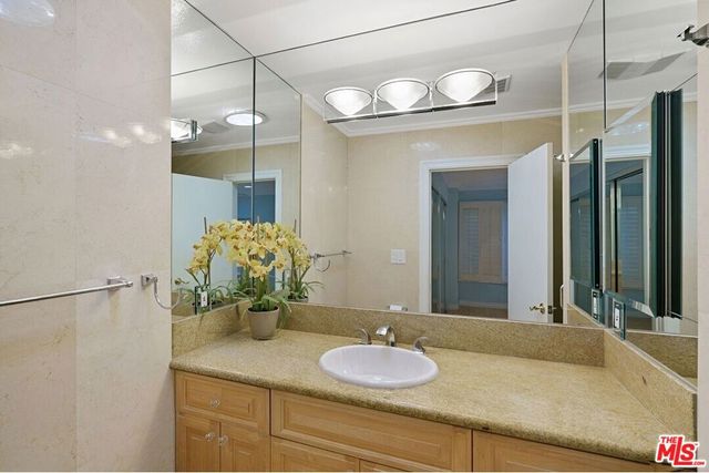 1131 Alta Loma Road 602, West Hollywood, CA 90069
