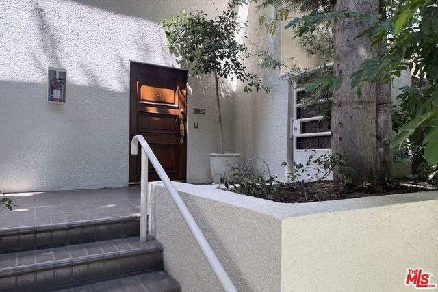 1131 Alta Loma Road 602, West Hollywood, CA 90069