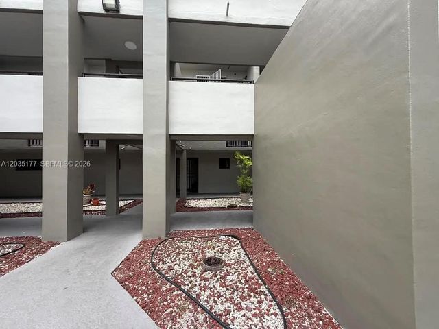 5 Olive Drive 12, Hialeah, FL 33010