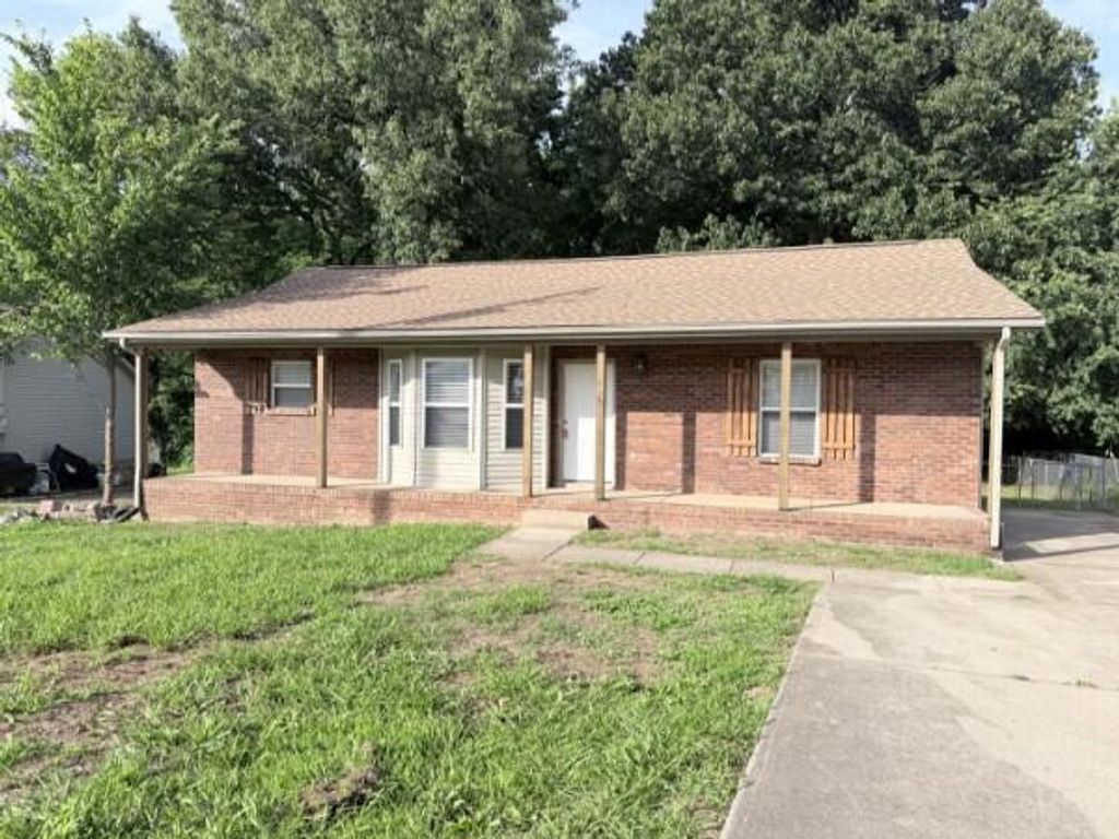 416 Sideline Drive, Oak Grove, KY 42262
