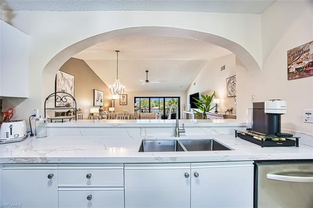 5708 Deauville CIR J305, Naples, FL 34112