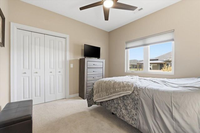 5248 CARRIAGE Road, Council Bluffs, IA 51501