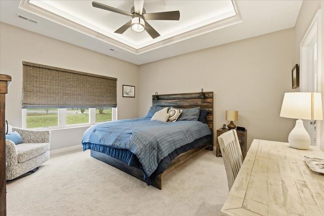 5248 CARRIAGE Road, Council Bluffs, IA 51501