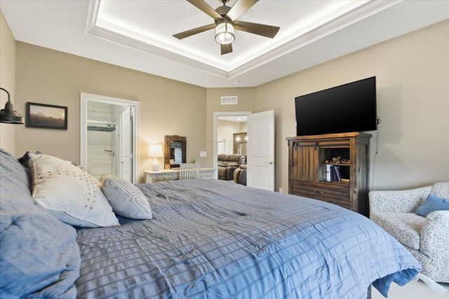 5248 CARRIAGE Road, Council Bluffs, IA 51501