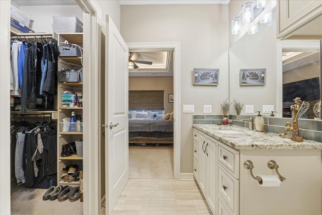 5248 CARRIAGE Road, Council Bluffs, IA 51501