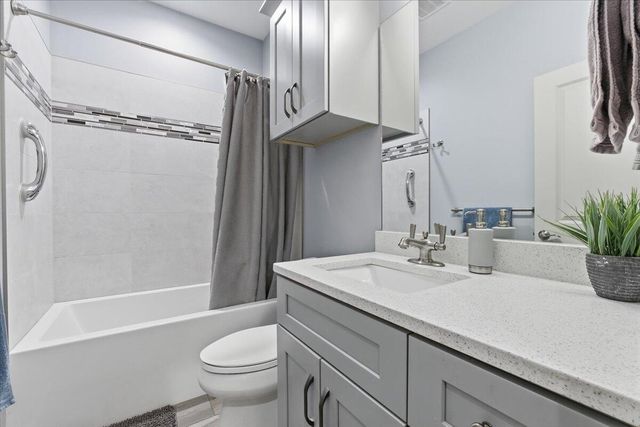 5248 CARRIAGE Road, Council Bluffs, IA 51501