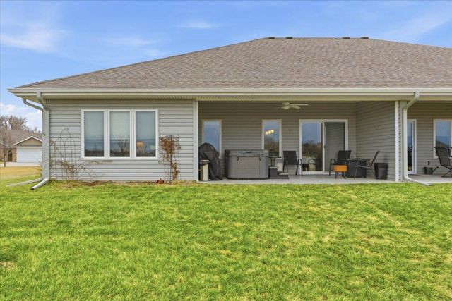 5248 CARRIAGE Road, Council Bluffs, IA 51501