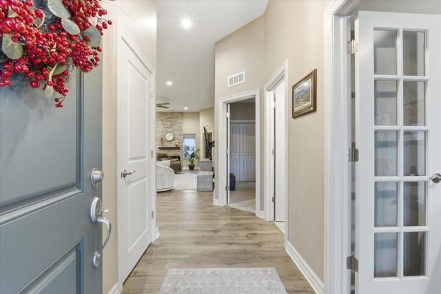 5248 CARRIAGE Road, Council Bluffs, IA 51501