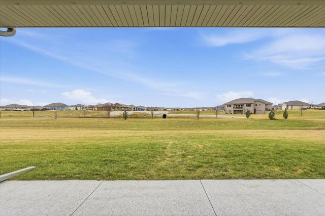 5248 CARRIAGE Road, Council Bluffs, IA 51501