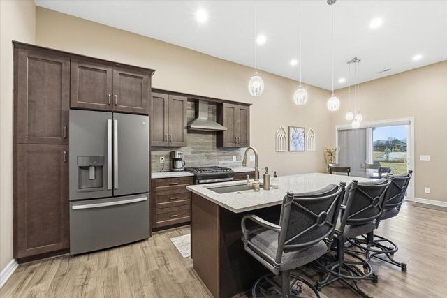 5248 CARRIAGE Road, Council Bluffs, IA 51501