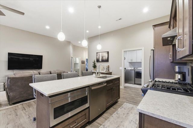 5248 CARRIAGE Road, Council Bluffs, IA 51501