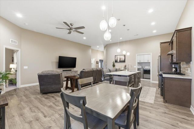 5248 CARRIAGE Road, Council Bluffs, IA 51501