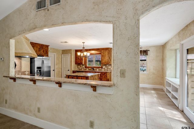 960 Greenbriar Trail, Holly Lake Ranch, TX 75765