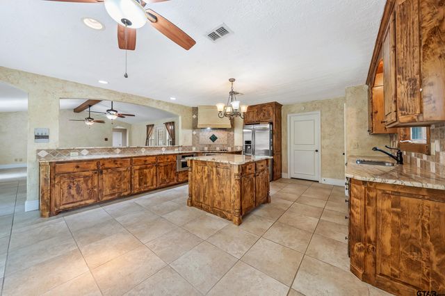 960 Greenbriar Trail, Holly Lake Ranch, TX 75765