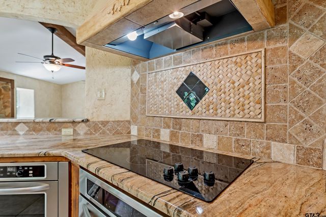 960 Greenbriar Trail, Holly Lake Ranch, TX 75765