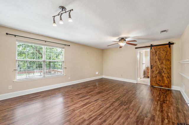 960 Greenbriar Trail, Holly Lake Ranch, TX 75765