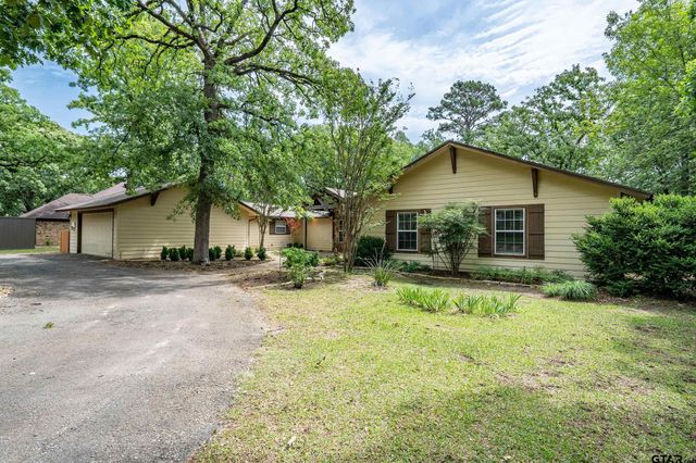 960 Greenbriar Trail, Holly Lake Ranch, TX 75765