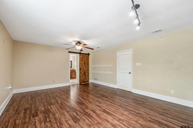 960 Greenbriar Trail, Holly Lake Ranch, TX 75765
