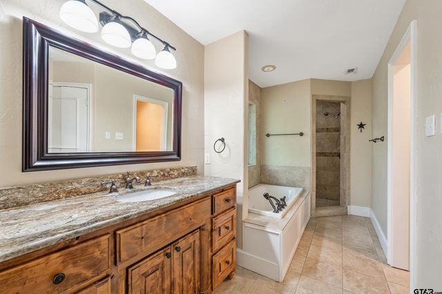 960 Greenbriar Trail, Holly Lake Ranch, TX 75765