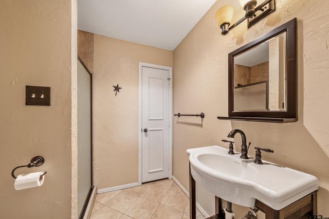 960 Greenbriar Trail, Holly Lake Ranch, TX 75765