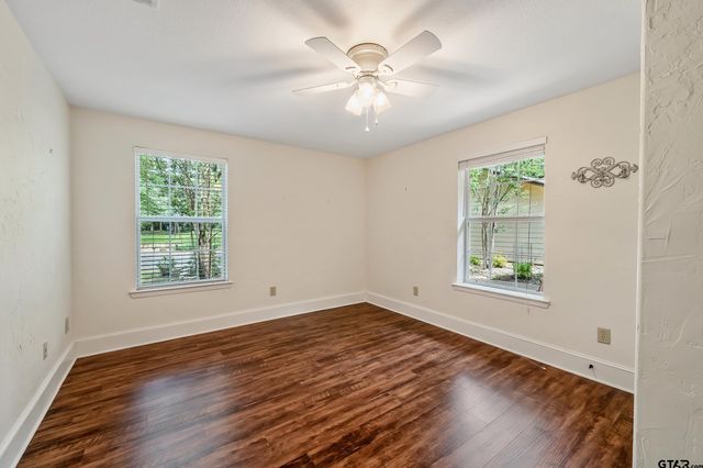960 Greenbriar Trail, Holly Lake Ranch, TX 75765