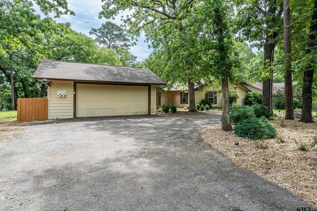 960 Greenbriar Trail, Holly Lake Ranch, TX 75765