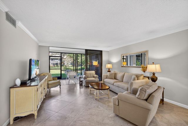 14 SE Turtle Creek Drive Unit B, Jupiter, FL 33469