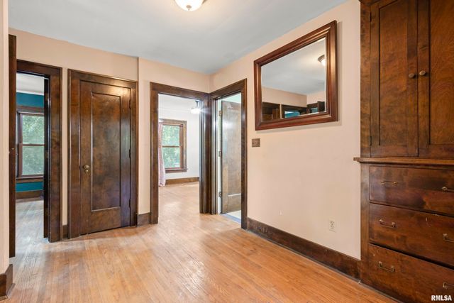 1027 N INSTITUTE Place, Peoria, IL 61606