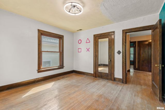 1027 N INSTITUTE Place, Peoria, IL 61606