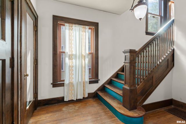 1027 N INSTITUTE Place, Peoria, IL 61606