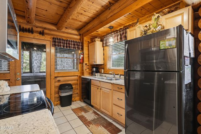 757 Golf View Boulevard, Pigeon Forge, TN 37863