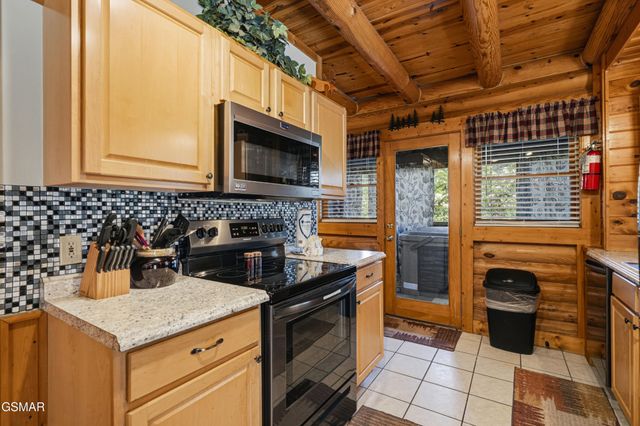 757 Golf View Boulevard, Pigeon Forge, TN 37863