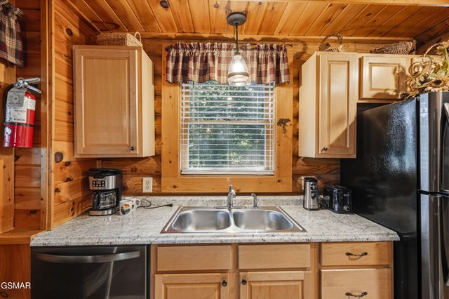 757 Golf View Boulevard, Pigeon Forge, TN 37863