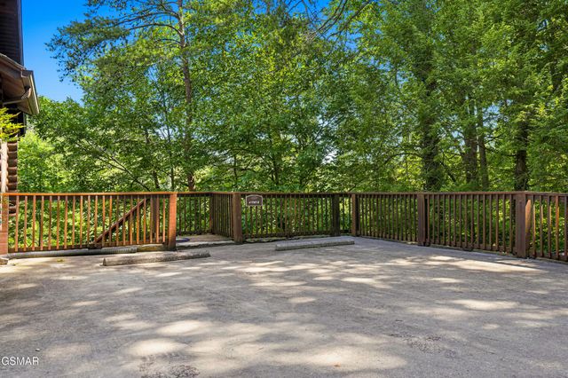 757 Golf View Boulevard, Pigeon Forge, TN 37863