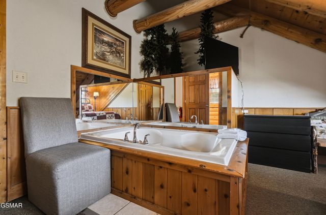 757 Golf View Boulevard, Pigeon Forge, TN 37863