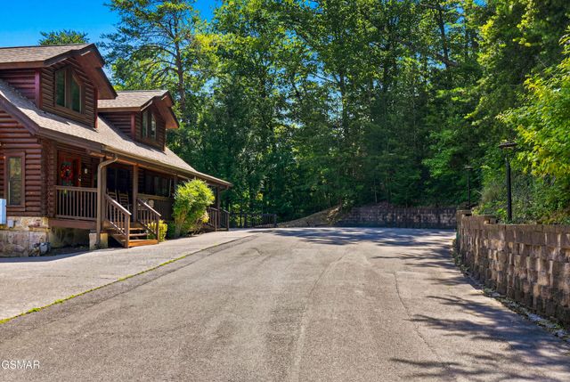 757 Golf View Boulevard, Pigeon Forge, TN 37863