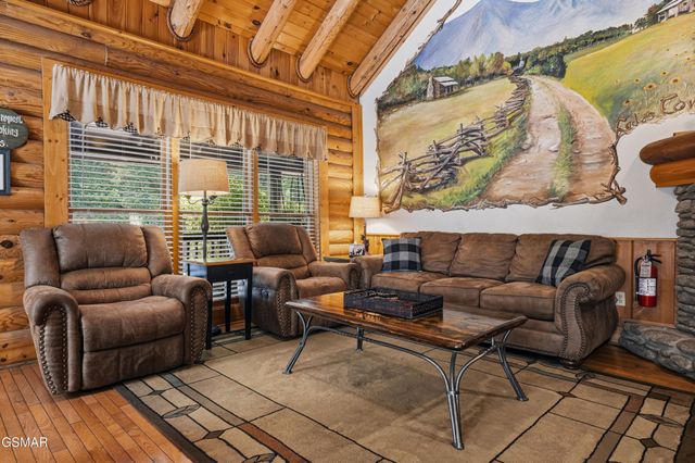 757 Golf View Boulevard, Pigeon Forge, TN 37863