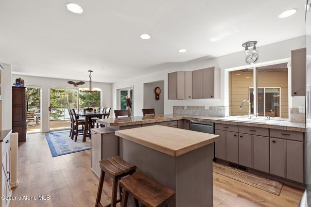 15796 N Shenandoah DR, Hayden, ID 83835