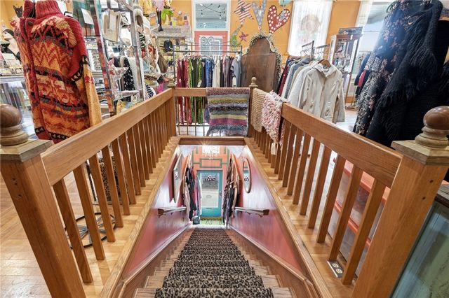 84 Spring Street, Eureka Springs, AR 72632